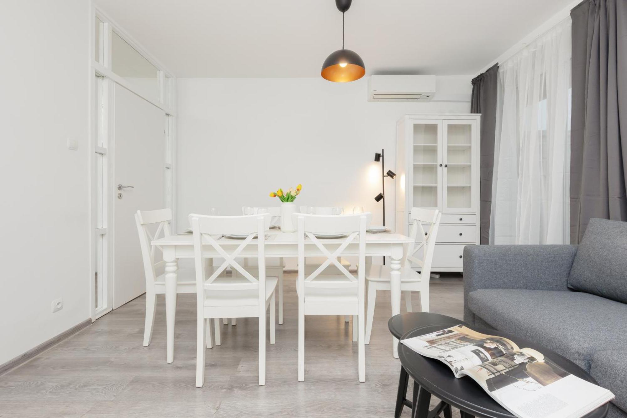 Apartments City Center By Noclegi Renters Варшава Екстер'єр фото