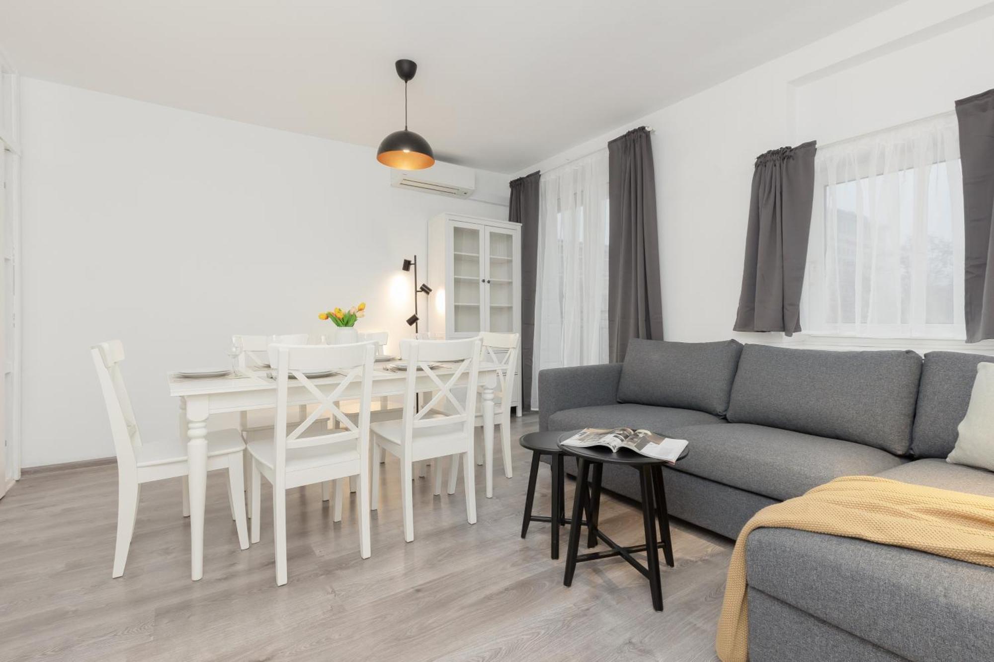 Apartments City Center By Noclegi Renters Варшава Екстер'єр фото
